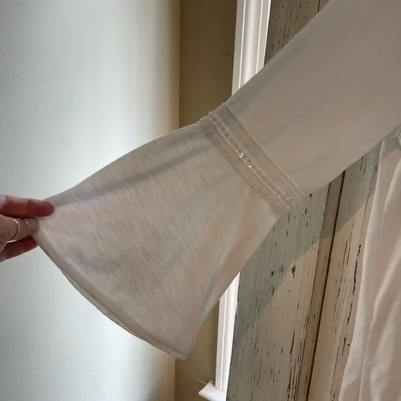 New Directions Boho lace/fringe bell sleeve top Sz medium - Picture 4 of 6